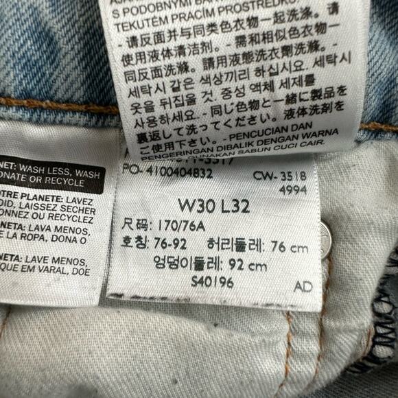 Womens Levi’s 511 Size 30 x 32 Light wash Distressed Straight Leg Jeans - Picture 8 of 11